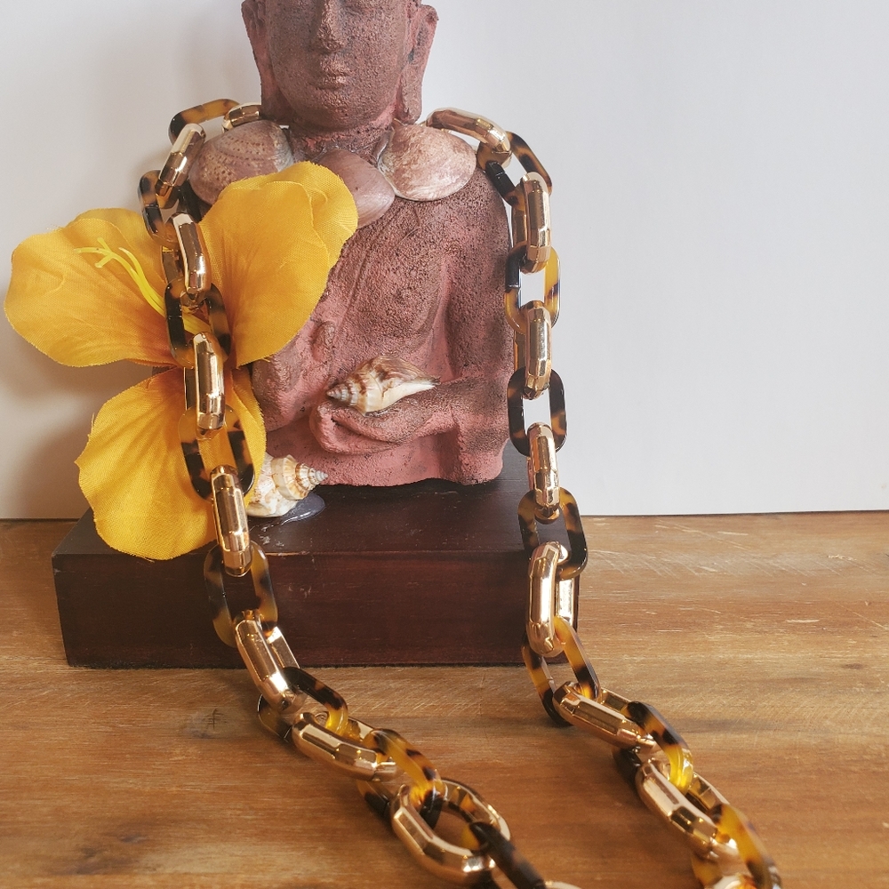 Chain link tortoise and gold necklace